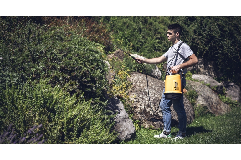 Аккумуляторный опрыскиватель Volpi V.Black Smart в подарок при покупке аккумуляторной газонокосилки Stiga