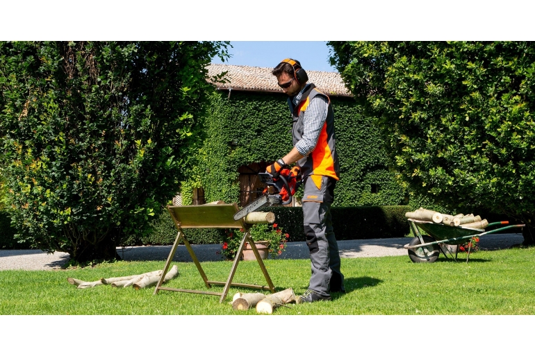 Аккумуляторный опрыскиватель Volpi V.Black Smart в подарок при покупке бензопилы Efco