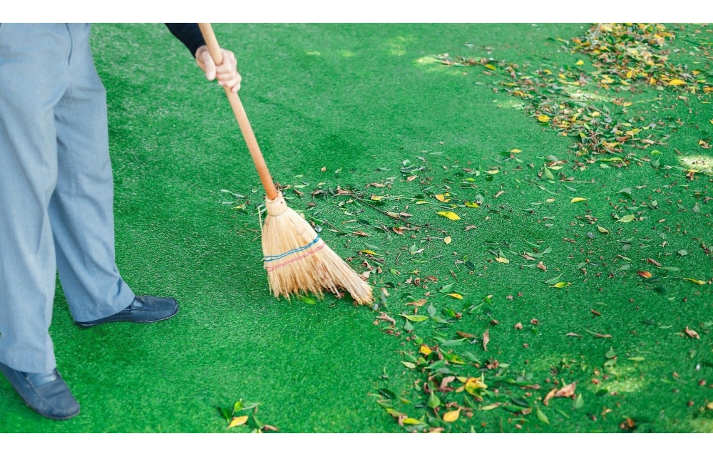 Новинка 2022 года – подметальные машины для искусственного газона