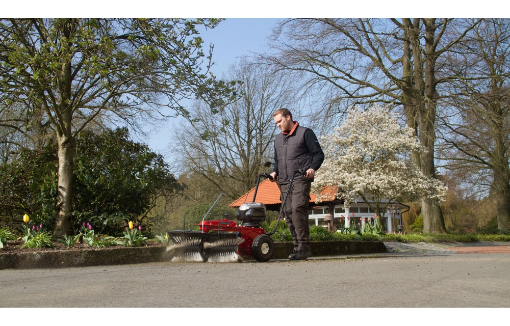 Новинка на российском рынке – аккумуляторная подметальная машина Tielbuerger tk17e