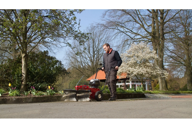 Новинка на российском рынке – аккумуляторная подметальная машина Tielbuerger tk17e