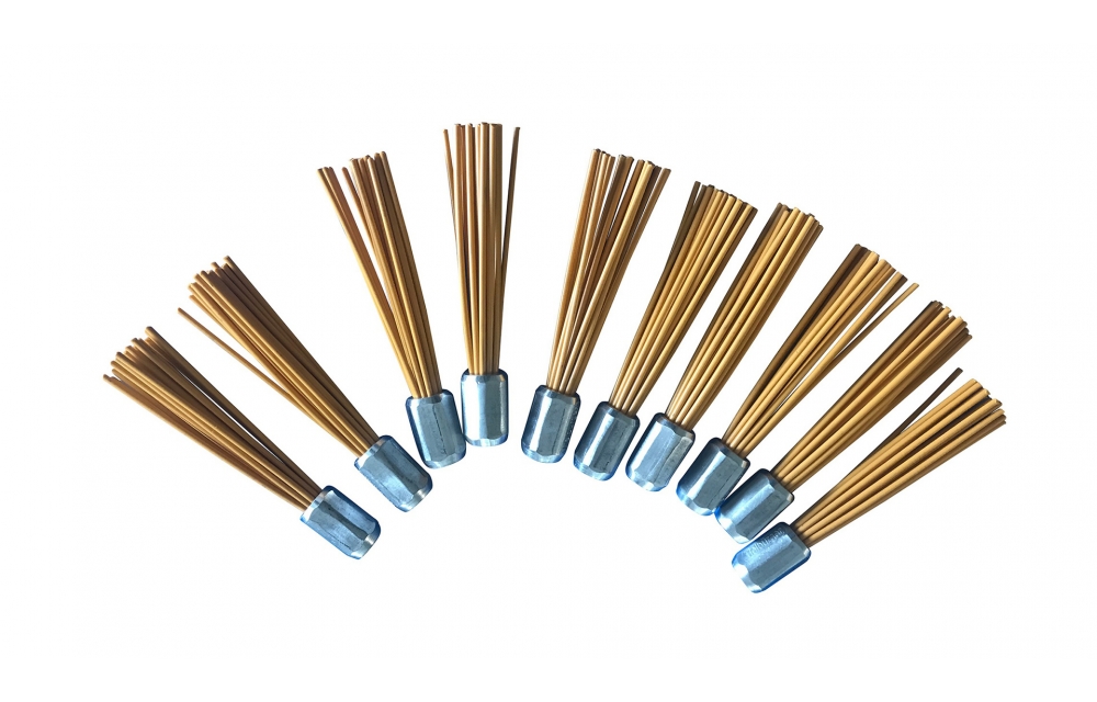 Сменные пластиковые щетки в подарок при покупке машины для чистки плитки и брусчатки Tielbuerger