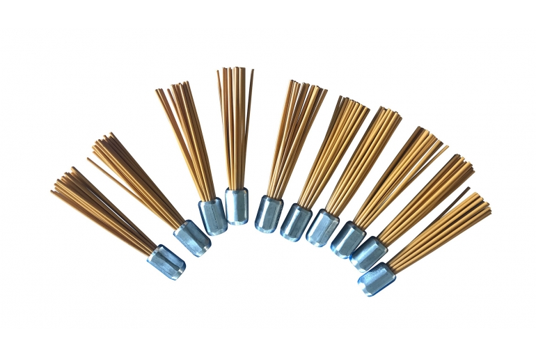 Сменные пластиковые щетки в подарок при покупке машины для чистки плитки и брусчатки Tielbuerger