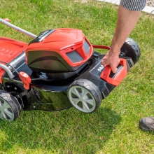 Аккумуляторная газонокосилка AL-KO 42.9 Li SP (комплект) Аккумуляторная газонокосилка AL-KO 42.9 Li SP (комплект)