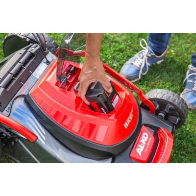 Аккумуляторная газонокосилка AL-KO Moweo 46.0 Li SP (комплект) Аккумуляторная газонокосилка AL-KO Moweo 46.0 Li SP (комплект)