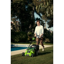 Аккумуляторная газонокосилка Greenworks G40LM49DBK4 Аккумуляторная газонокосилка Greenworks G40LM49DBK4