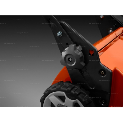 Аккумуляторная газонокосилка Husqvarna LC 137i Kit Аккумуляторная газонокосилка Husqvarna LC 137i Kit