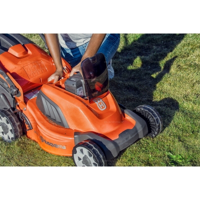 Аккумуляторная газонокосилка Husqvarna LC 141Li Аккумуляторная газонокосилка Husqvarna LC 141Li
