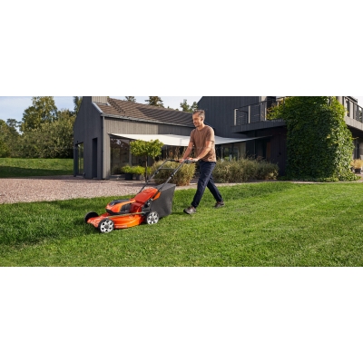 Аккумуляторная газонокосилка Husqvarna LC 142i Аккумуляторная газонокосилка Husqvarna LC 142i