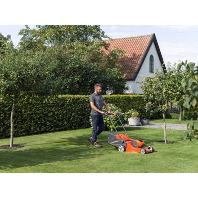 Аккумуляторная газонокосилка Husqvarna LC 247I Аккумуляторная газонокосилка Husqvarna LC 247I
