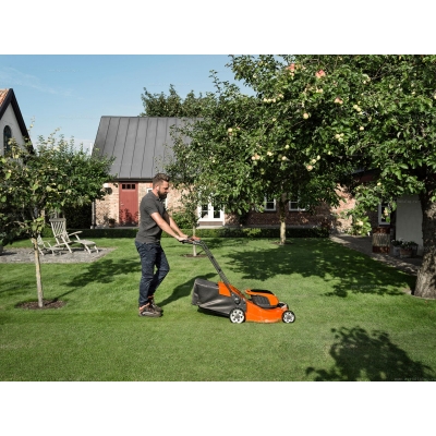 Аккумуляторная газонокосилка Husqvarna LC 247I Аккумуляторная газонокосилка Husqvarna LC 247I