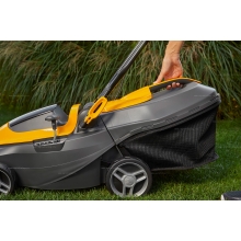 Аккумуляторная газонокосилка Stiga Collector 136 AE Kit Аккумуляторная газонокосилка Stiga Collector 136 AE Kit
