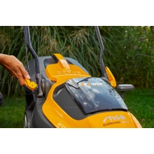 Аккумуляторная газонокосилка Stiga Collector 136 AE Kit Аккумуляторная газонокосилка Stiga Collector 136 AE Kit