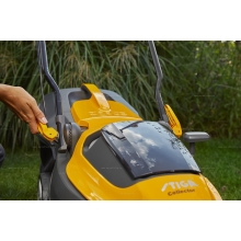 Аккумуляторная газонокосилка Stiga Collector 136e Kit Аккумуляторная газонокосилка Stiga Collector 136e Kit