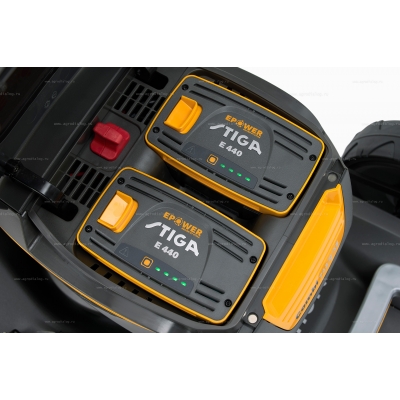 Аккумуляторная газонокосилка Stiga Combi 743 Q AE Kit Аккумуляторная газонокосилка Stiga Combi 743 Q AE Kit