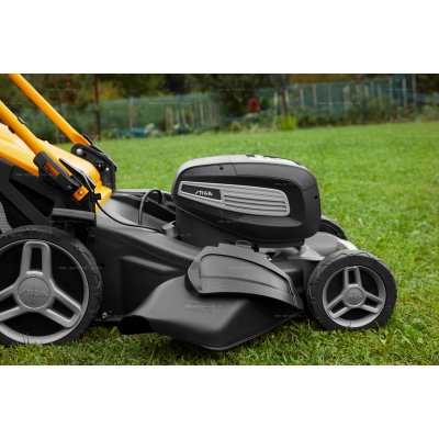 Аккумуляторная газонокосилка Stiga Combi 955 SQ AE Аккумуляторная газонокосилка Stiga Combi 955 SQ AE