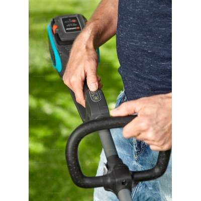 Аккумуляторная коса Gardena PowerCut Li-40/30 Аккумуляторная коса Gardena PowerCut Li-40/30