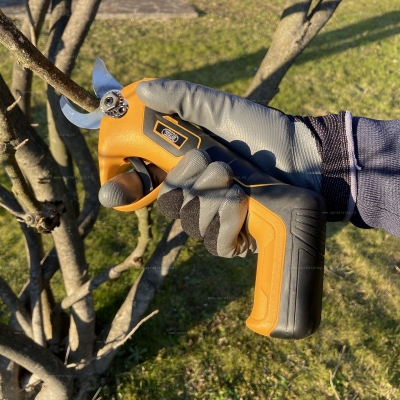 Аккумуляторный секатор Volpi Predator PV220 Аккумуляторный секатор Volpi Predator PV220