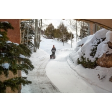 Бензиновый снегоуборщик Briggs&Stratton S 1024 Бензиновый снегоуборщик Briggs&Stratton S 1024