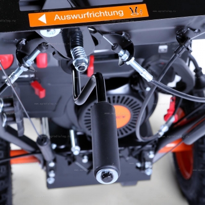 Бензиновый снегоуборщик FUXTEC SF210 Бензиновый снегоуборщик FUXTEC SF210