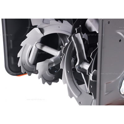 Бензиновый снегоуборщик YARD FOX PRO 7154E Бензиновый снегоуборщик YARD FOX PRO 7154E