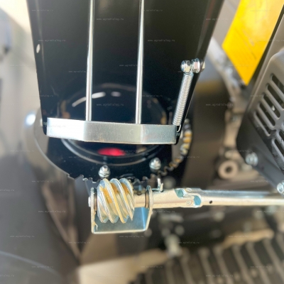 Гусеничный бензиновый снегоуборщик EVOline SBG 700 TLE Гусеничный бензиновый снегоуборщик EVOline SBG 700 TLE