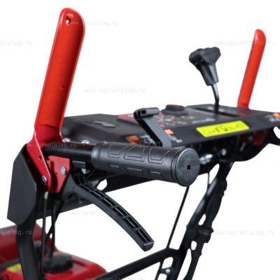 Гусеничный бензиновый снегоуборщик HND ST 71 JTR Гусеничный бензиновый снегоуборщик HND ST 71 JTR