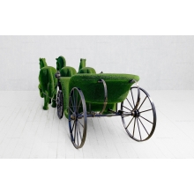 Садовая фигура из искусственной травы «Карета, запряженная тройкой лошадей» Садовая фигура из искусственной травы «Карета, запряженная тройкой лошадей»