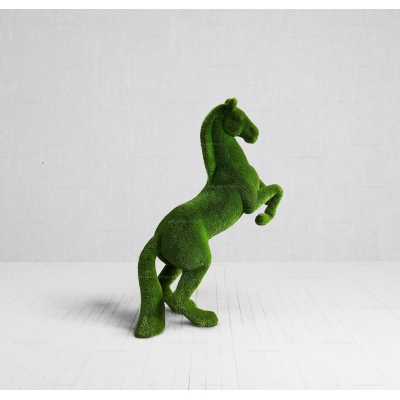 Садовая фигура из искусственной травы «Конь на дыбах» Садовая фигура из искусственной травы «Конь на дыбах»