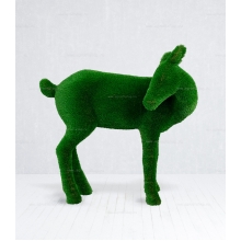 Садовая фигура из искусственной травы «Олениха» Садовая фигура из искусственной травы «Олениха»