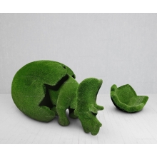 Садовая фигура из искусственной травы «Трицератопс в яйце» Садовая фигура из искусственной травы «Трицератопс в яйце»