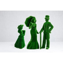 Садовые фигуры из искусственной травы «Дама с зонтом, джентльмен и девочка с букетом» Садовые фигуры из искусственной травы «Дама с зонтом, джентльмен и девочка с букетом»