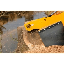 Гусеничный измельчитель пней Laski PREDATOR P38M Гусеничный измельчитель пней Laski PREDATOR P38M