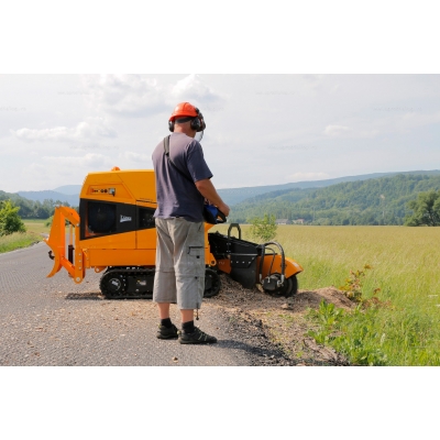 Гусеничный измельчитель пней Laski PREDATOR P56RX Гусеничный измельчитель пней Laski PREDATOR P56RX