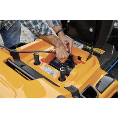 Аккумуляторный садовый трактор Stiga Estate 584e Аккумуляторный садовый трактор Stiga Estate 584e