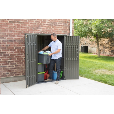 Пластиковый садовый шкаф Lifetime Woodlook 60300 Пластиковый садовый шкаф Lifetime Woodlook 60300