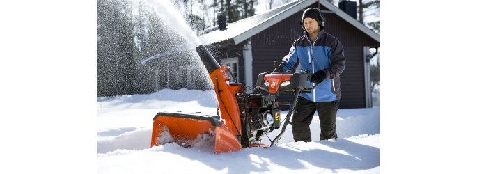 Идеальная снегоуборочная машина для дачи выбираем по правилам