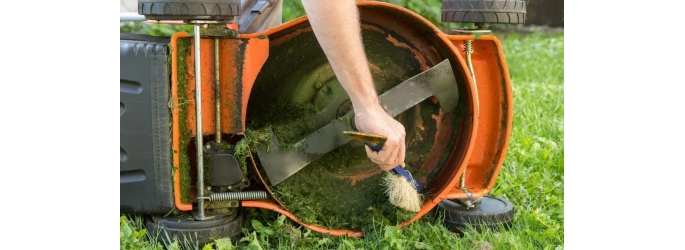 Как предотвратить налипание травы на газонокосилку: полезные советы и рекомендации