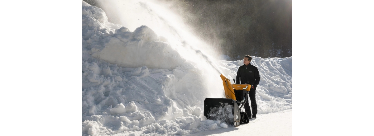 Как выбрать гусеничный бензиновый снегоуборщик: все детали и преимущества