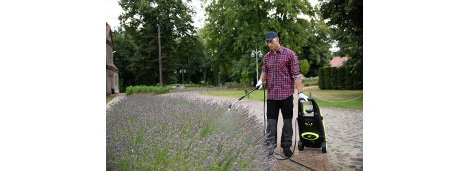 Опрыскиватель аккумуляторный поможет в быту и в огороде