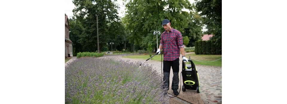 Опрыскиватель аккумуляторный поможет в быту и в огороде