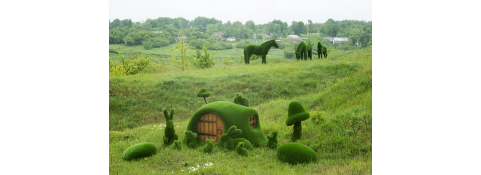 С чем сочетаются большие садовые фигуры из искусственной травы