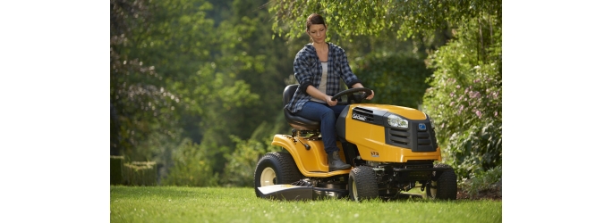 Садовый трактор для дачи – меняем навесное оборудование по сезонам