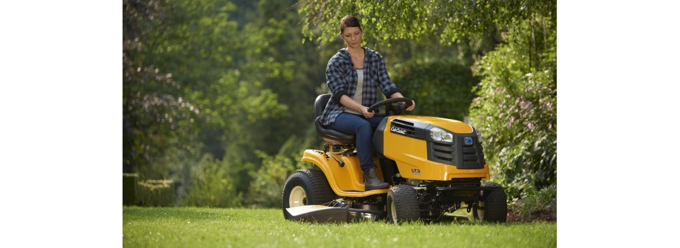 Садовый трактор для дачи – меняем навесное оборудование по сезонам