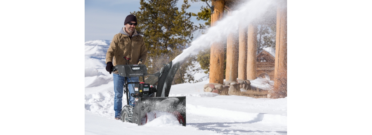 Снегоуборщик бензиновый – лучший помощник зимой во дворе
