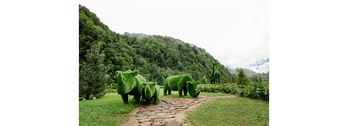 Создаём стильный ландшафт – секреты топиария из искусственной травы