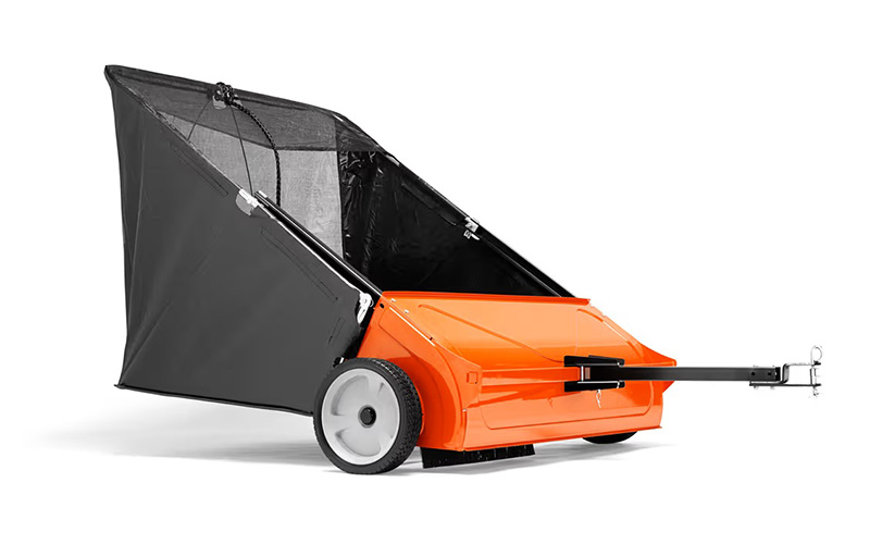 Основное навесное оборудование для садового трактора, предназначенное для ухода садом и газоном в весенне-летний период :: Щетка с бункером для сбора листвы Основное навесное оборудование для садового трактора, предназначенное для ухода садом и газоном в весенне-летний период :: Щетка с бункером для сбора листвы